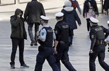 Studi: Petugas Polisi Rasis Jerman Sengaja Targetkan Orang Turki dan Minoritas Lain